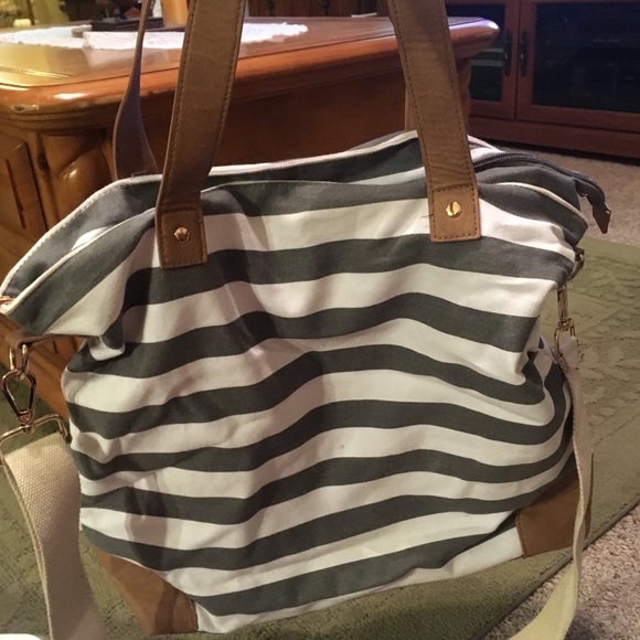 Summertime Crossbody and Weekender - Picture 4 of 8